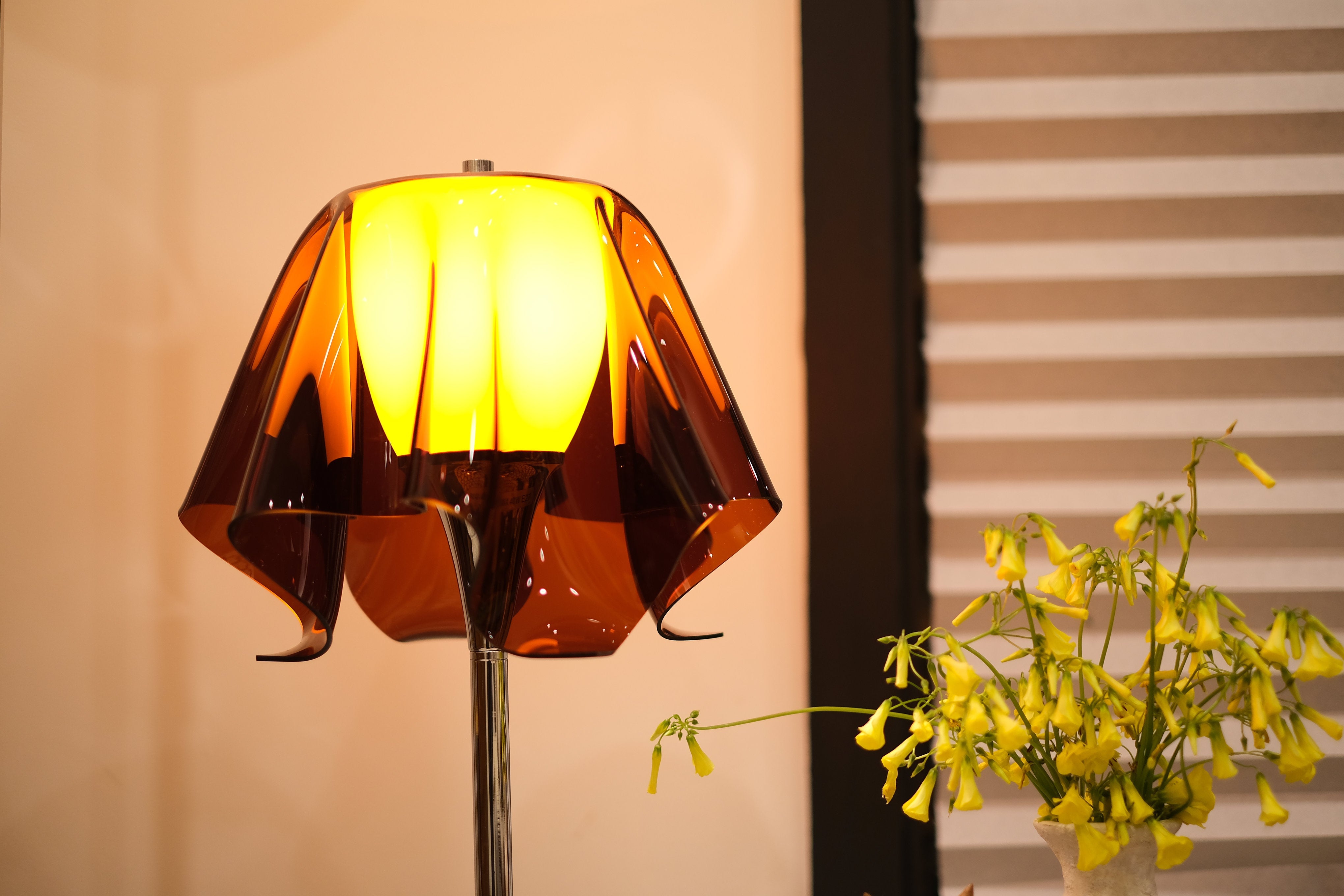 Fazzoletto Floating Handkerchief Table Lamp - Mid-Century Modern 70s Retro Acrylic Light