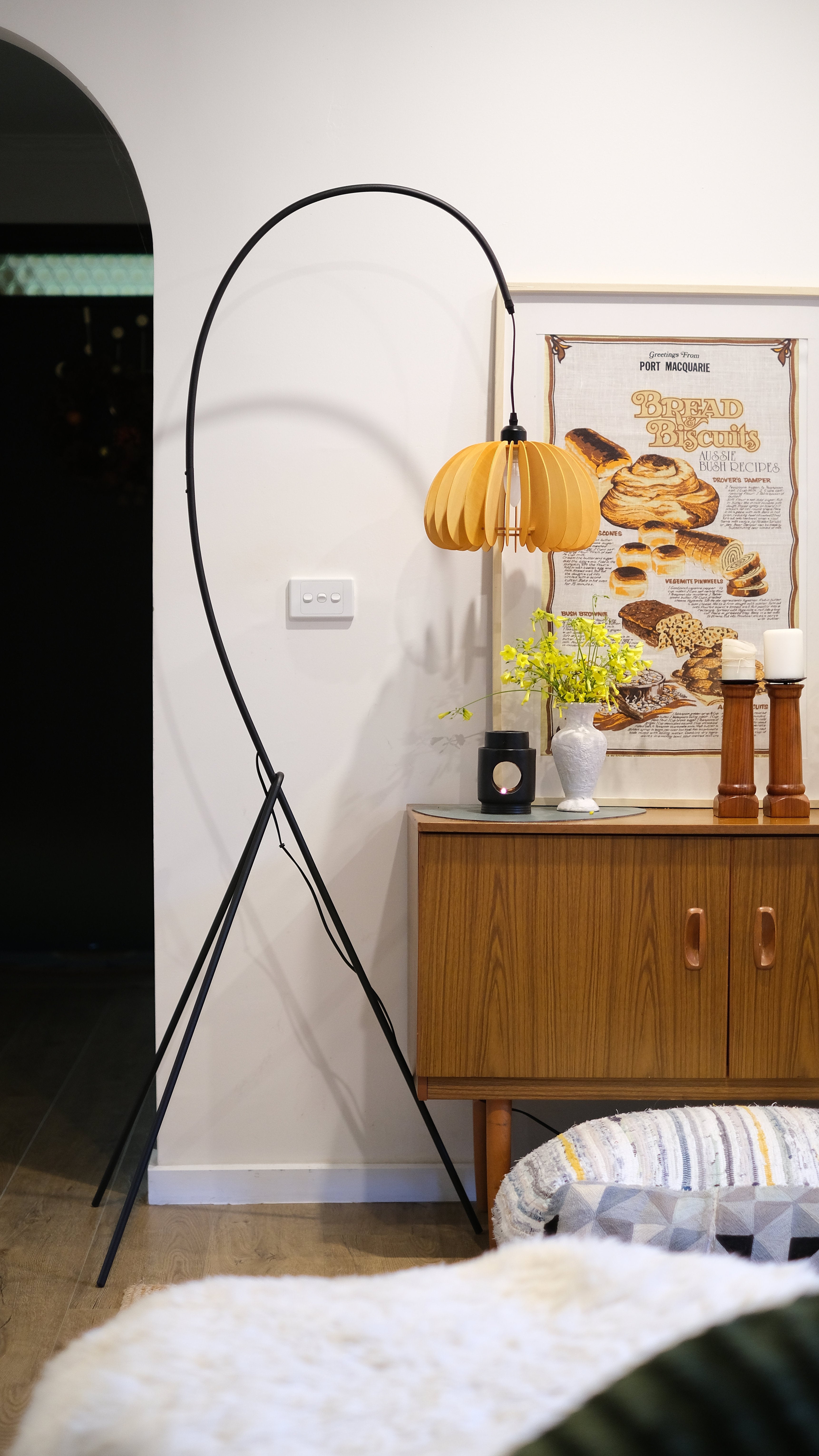Hazel Tripod Wood Pumpkin Floor Lamp – Sculptural Modern Arc Lighting for Cozy Interiors