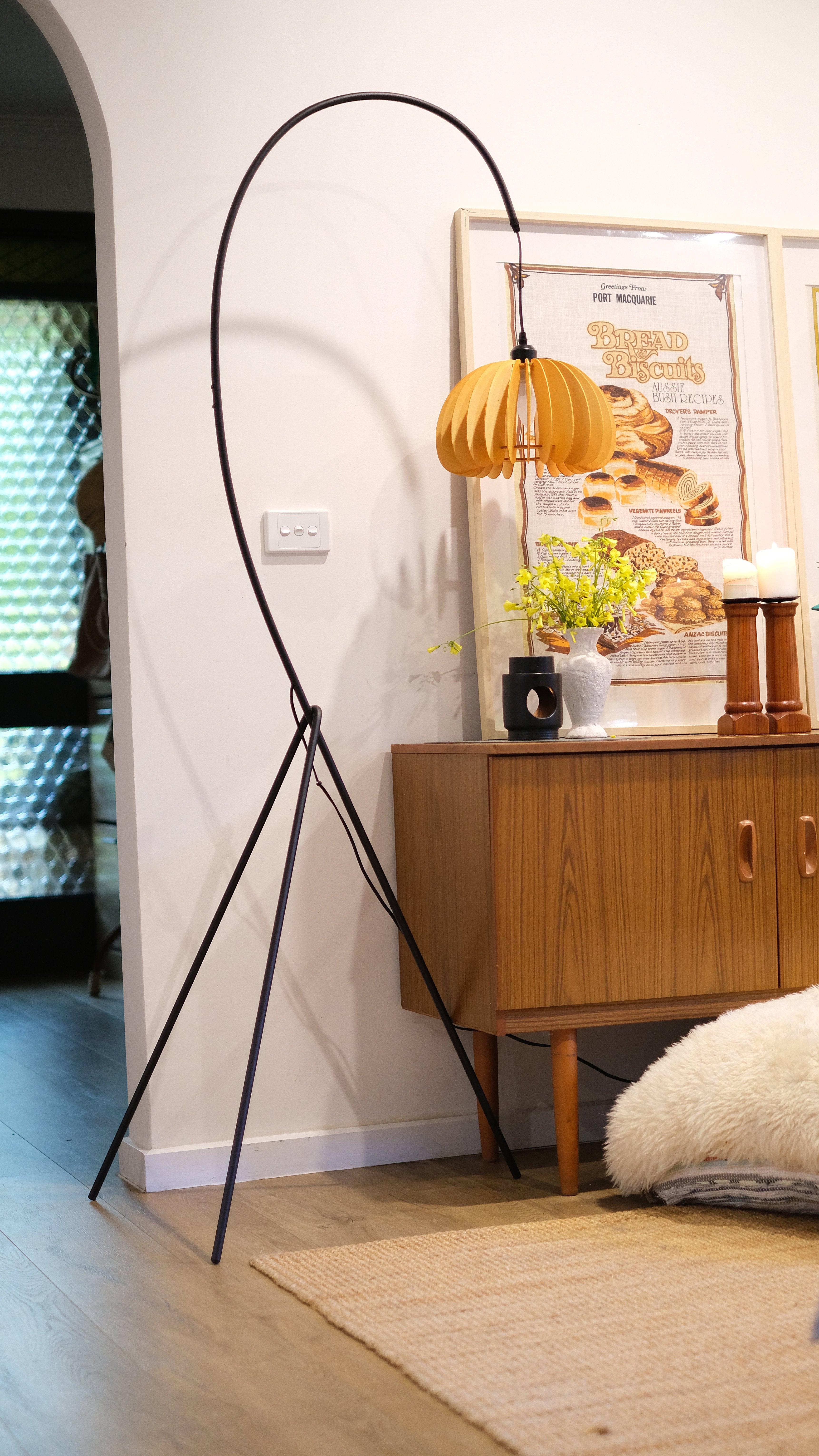 Hazel Tripod Wood Pumpkin Floor Lamp – Sculptural Modern Arc Lighting for Cozy Interiors