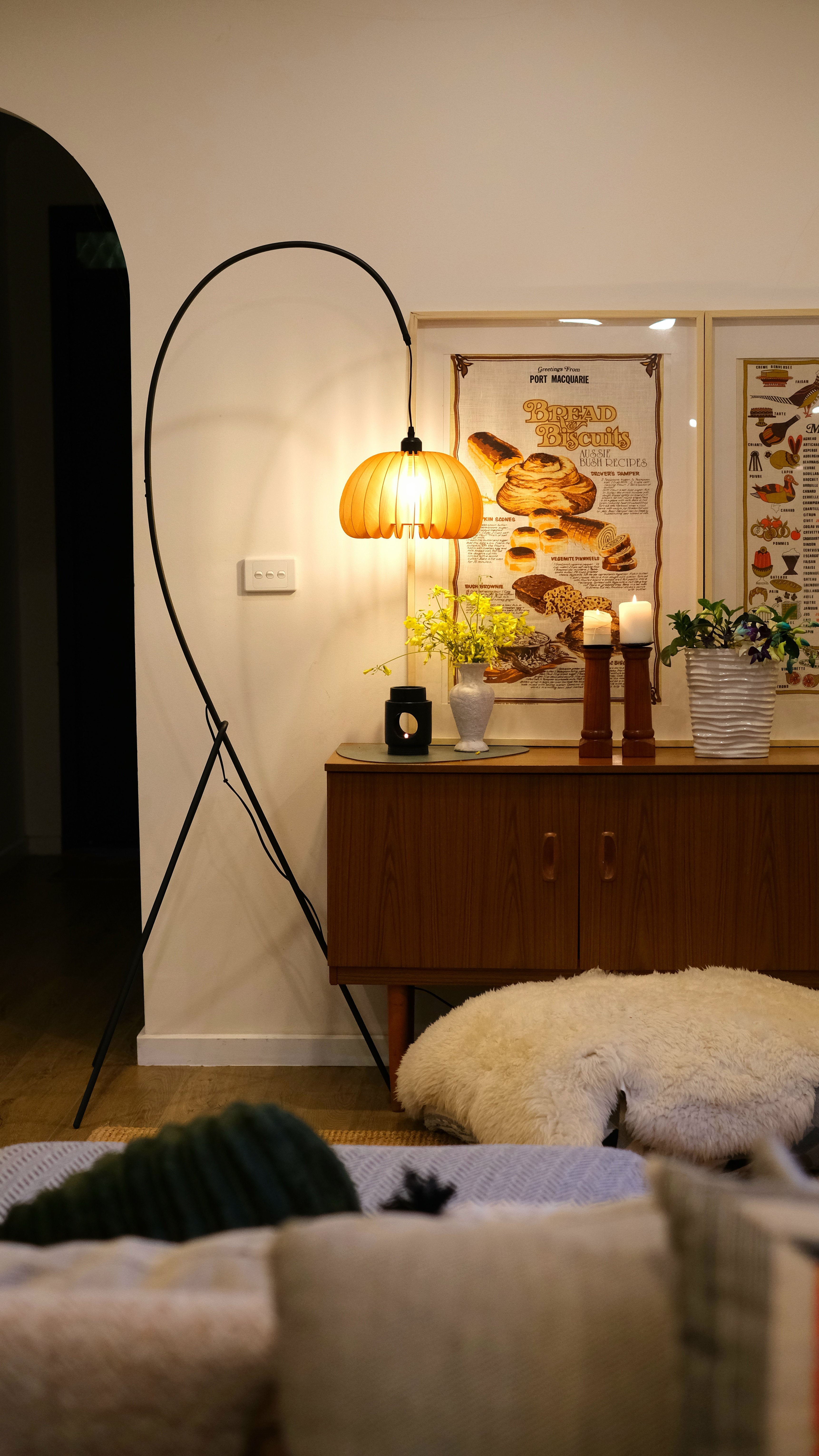 Hazel Tripod Wood Pumpkin Floor Lamp – Sculptural Modern Arc Lighting for Cozy Interiors