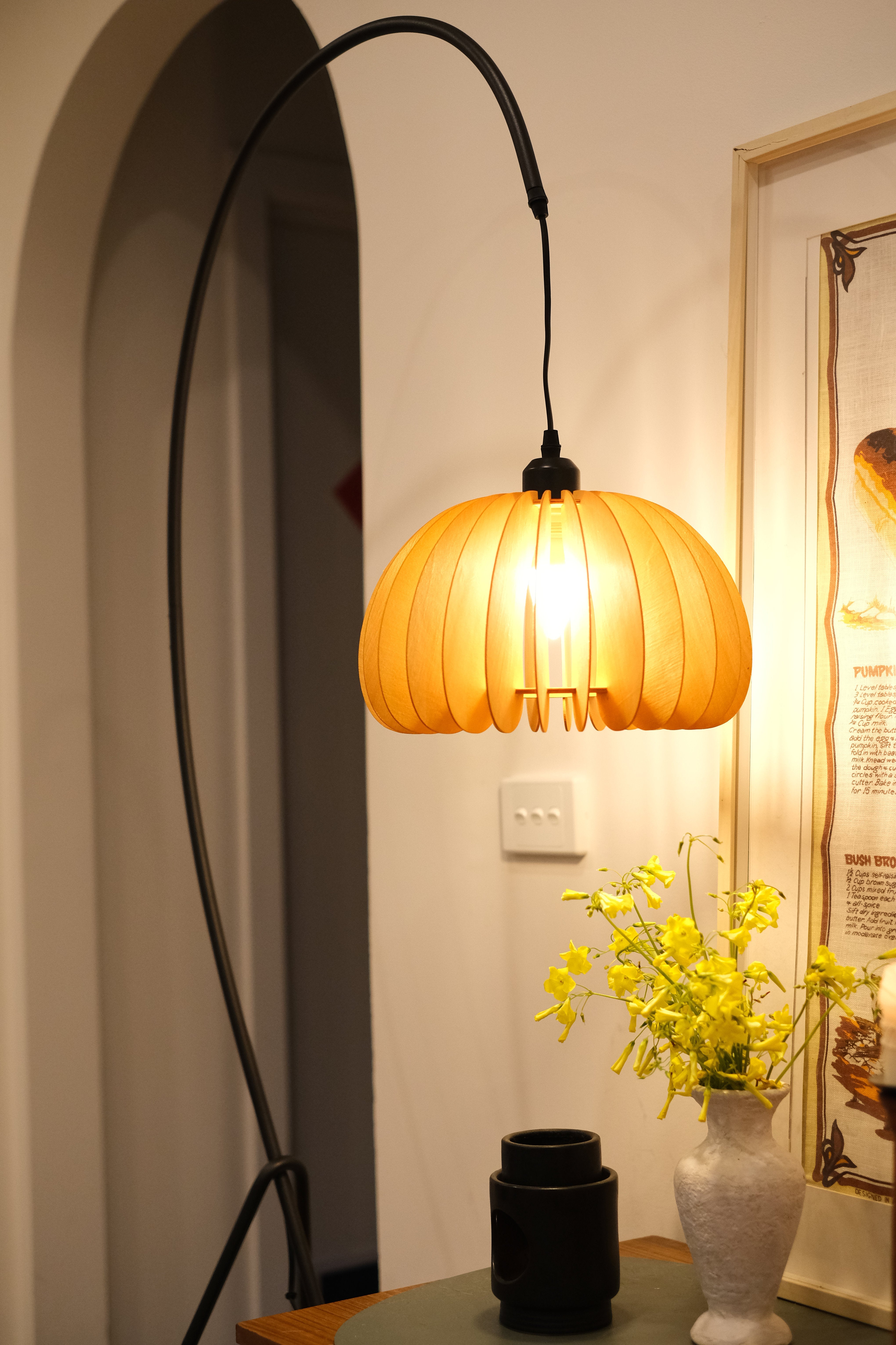 Hazel Tripod Wood Pumpkin Floor Lamp – Sculptural Modern Arc Lighting for Cozy Interiors