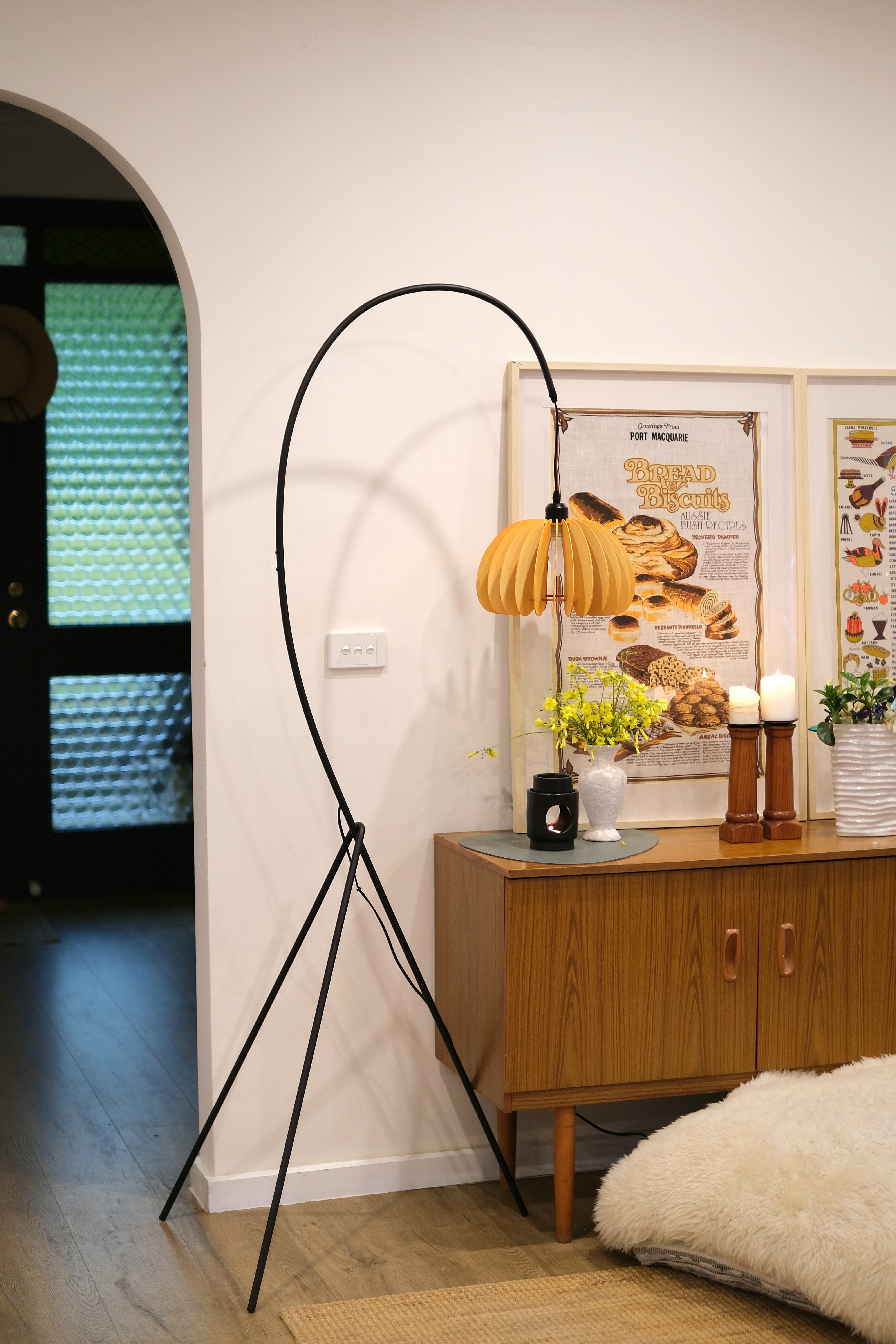 Hazel Tripod Wood Pumpkin Floor Lamp – Sculptural Modern Arc Lighting for Cozy Interiors