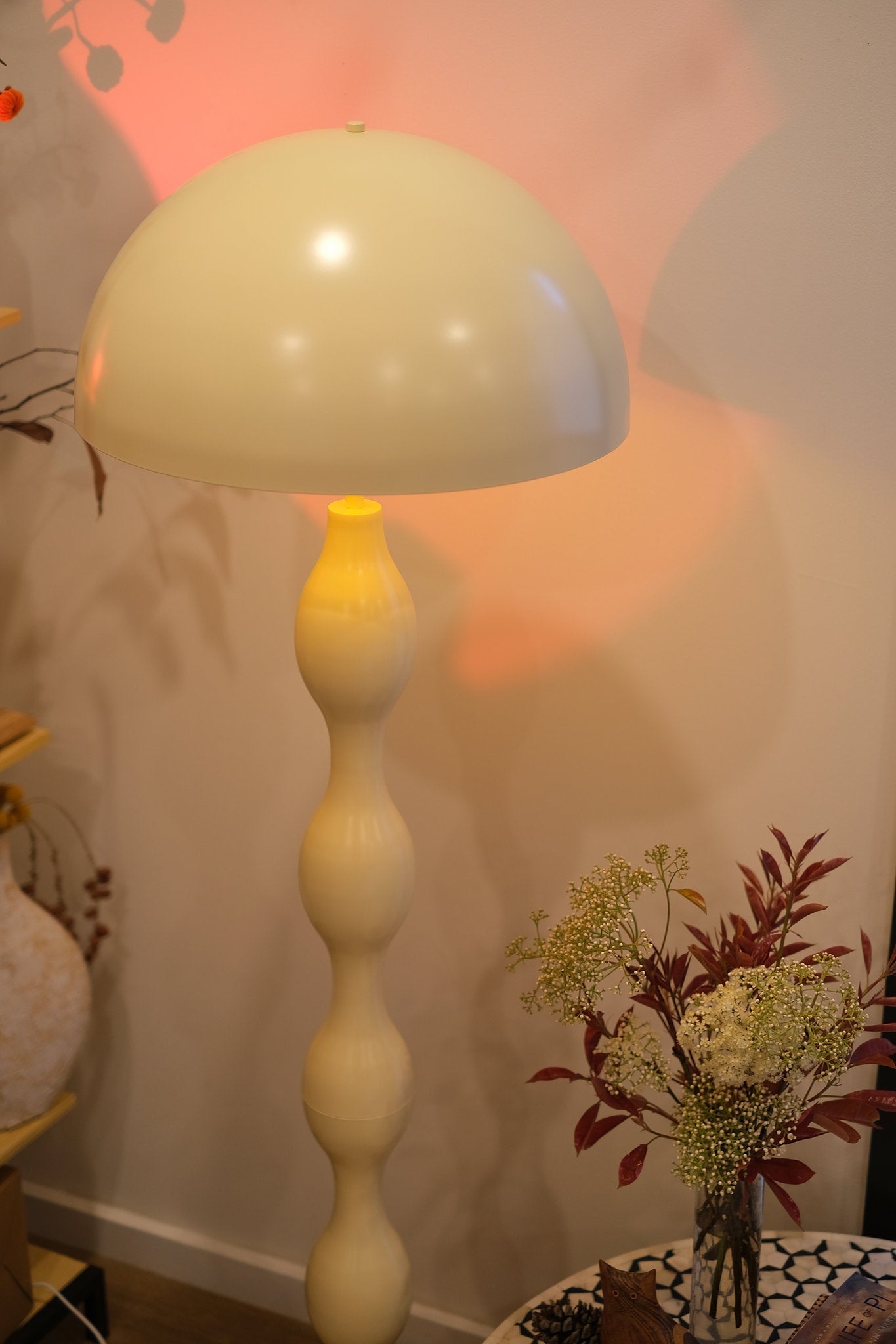 Retro modern mushroom lamp with wavy sculptural base in butter yellow with flower