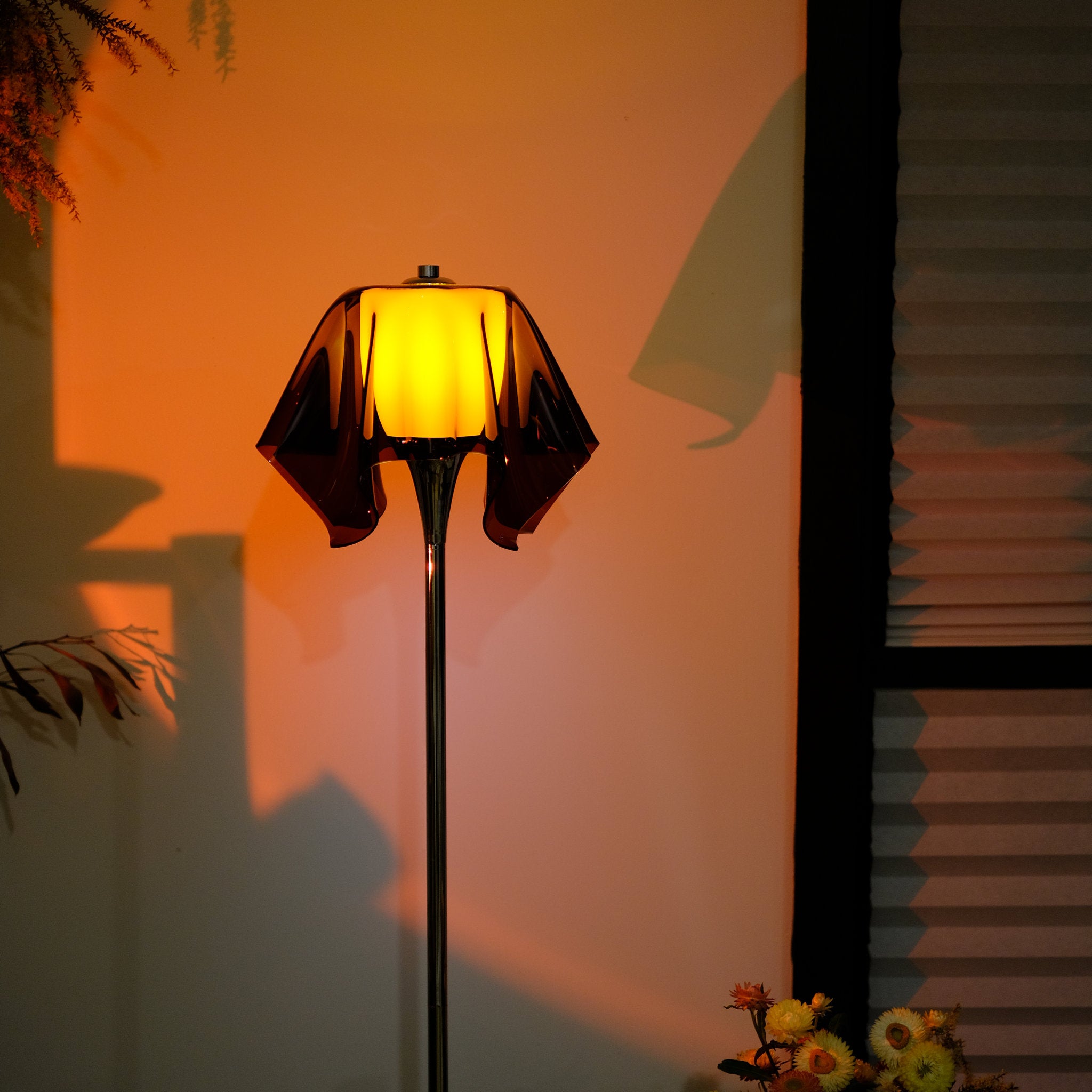 Mid-Century Handkerchief Floor Lamp – Sculptural Floating Shade