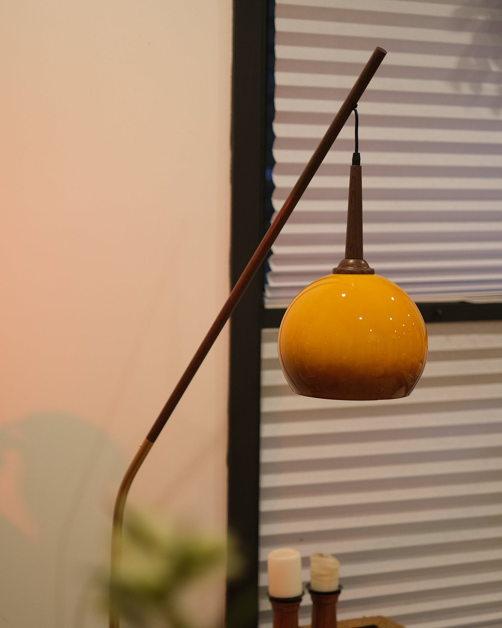 Hulusi Mid-Century Hanging Arc Floor Lamp – Walnut & Orange Glow