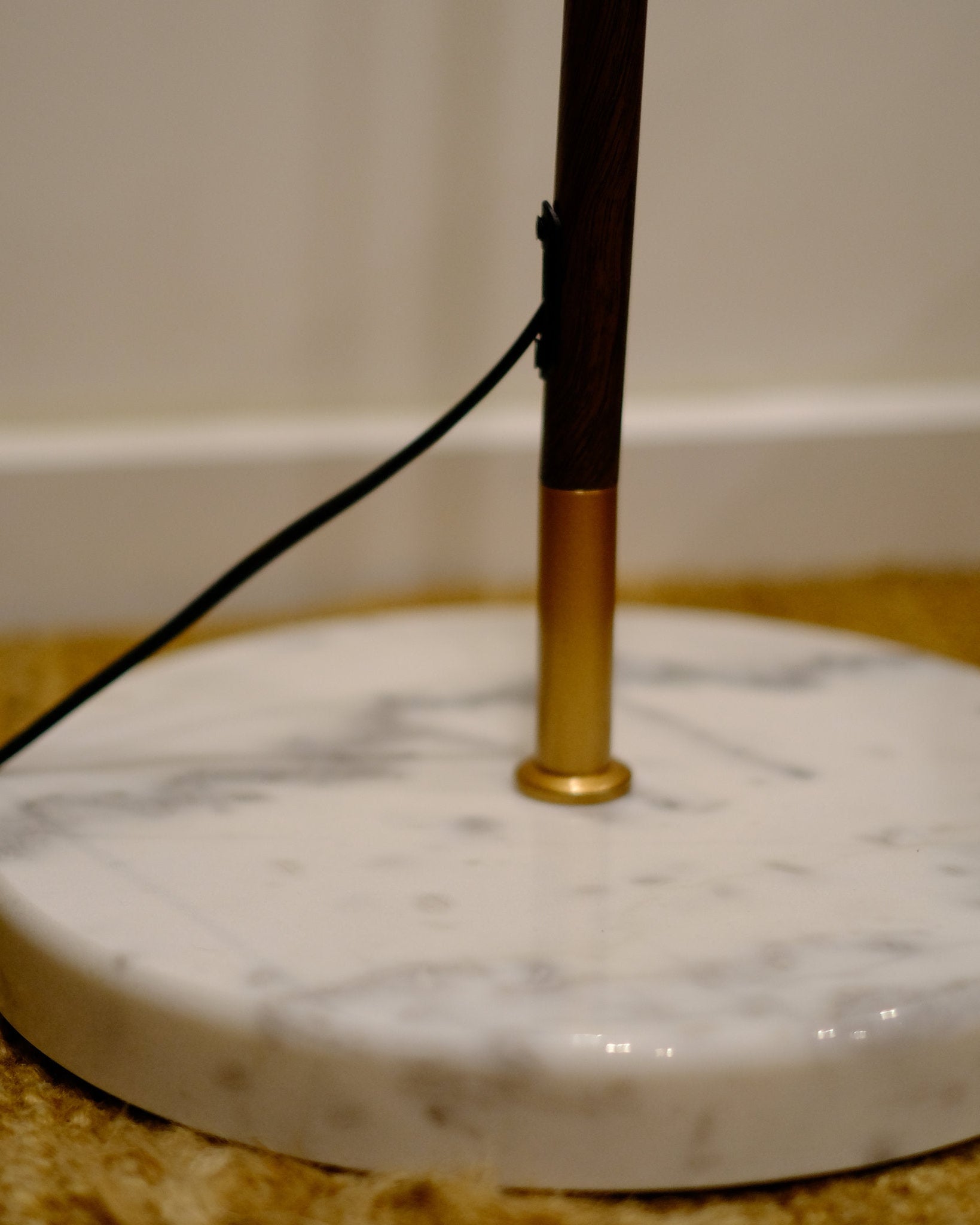 Hulusi Mid-Century Hanging Arc Floor Lamp – Walnut & Orange Glow